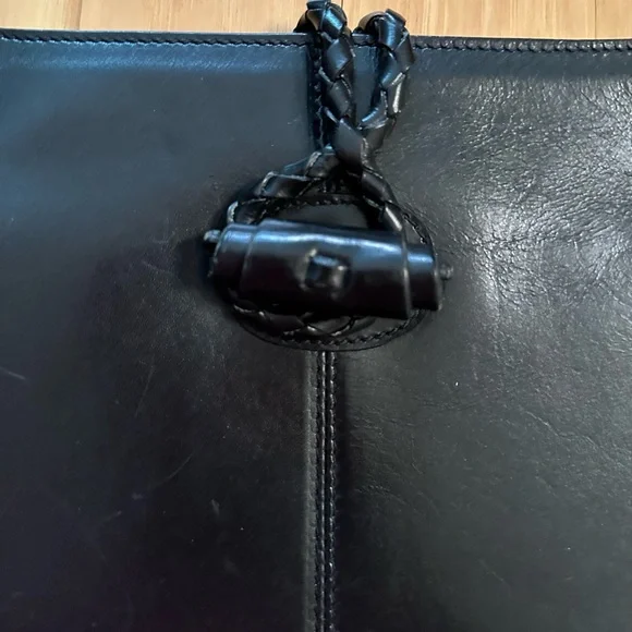 Eric Javits black smooth leather with toggle closure. - Picture 5 of 10